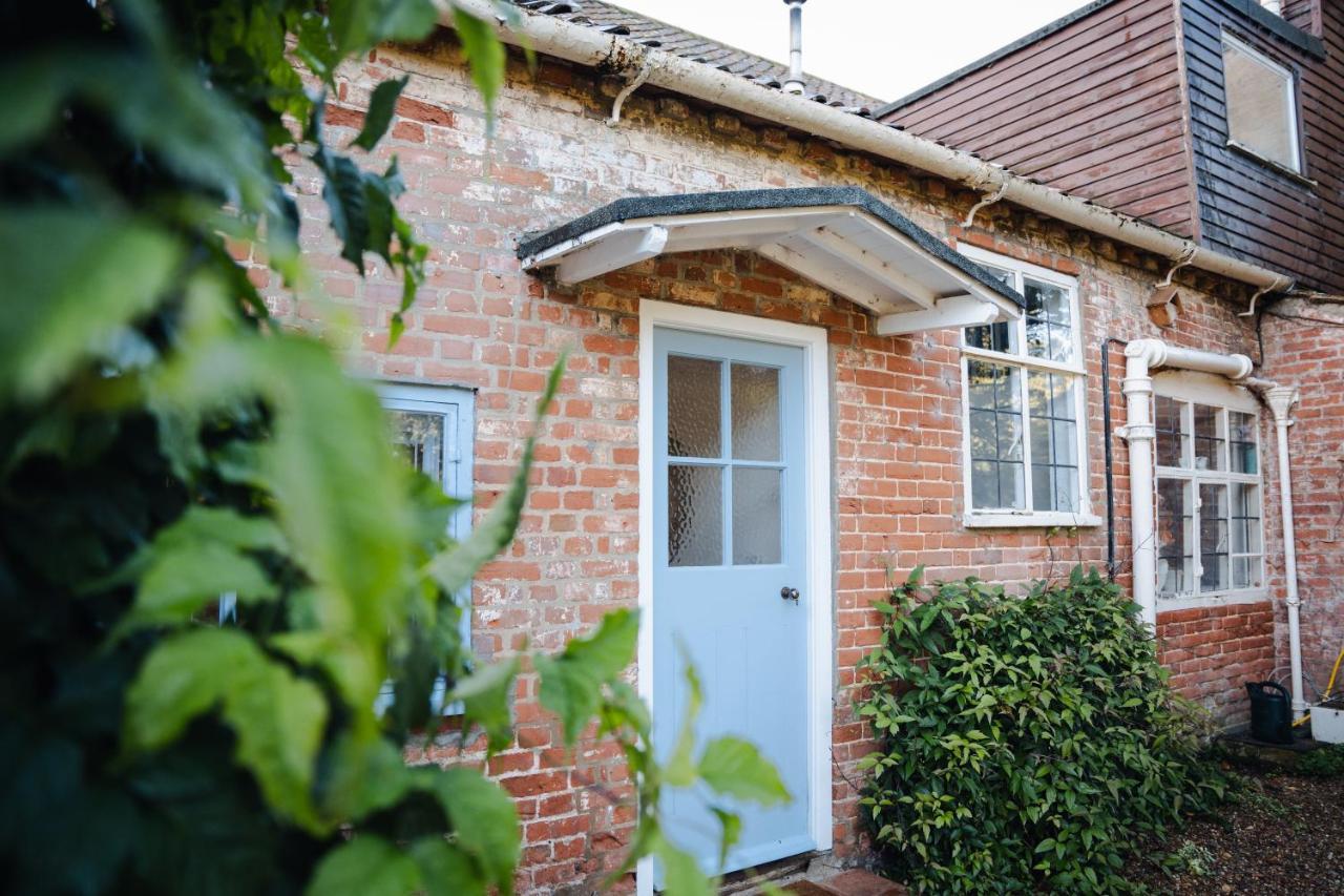 Hovell Hall Country Bed And Breakfast NWI Exterior photo