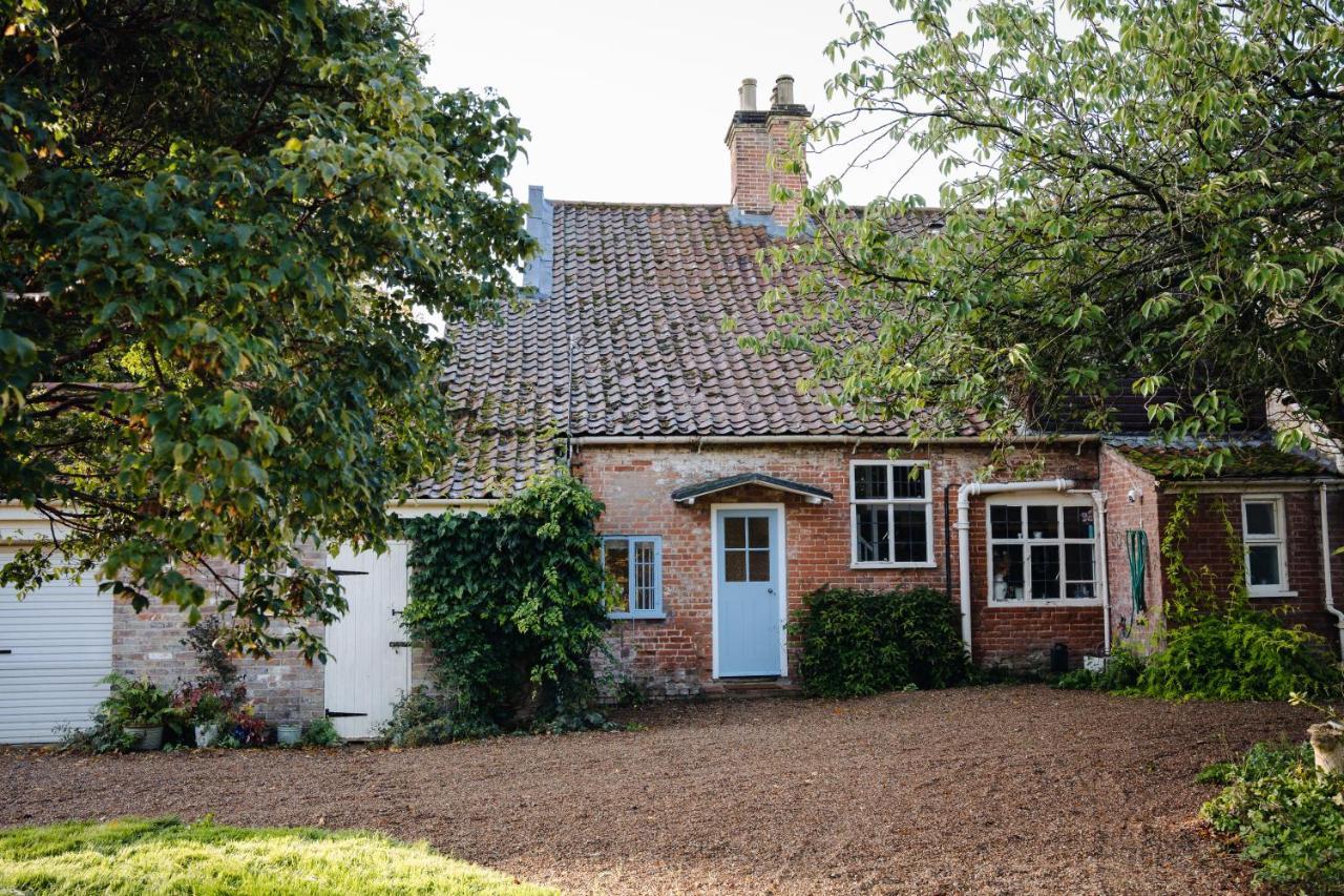 Hovell Hall Country Bed And Breakfast NWI Exterior photo